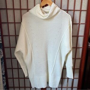 NWT PENELOPE ROSE Women’s Cream/White Long Sleeve Turtleneck oversized sweater.